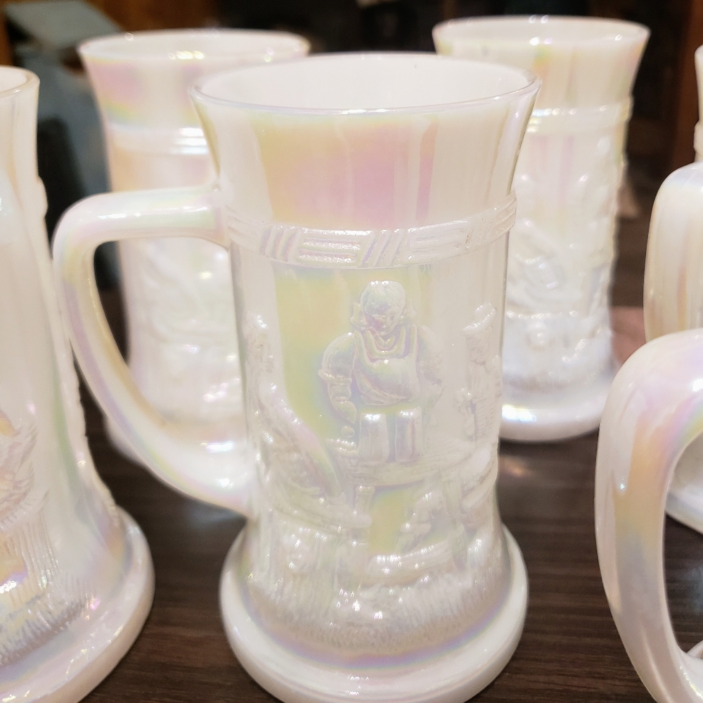 FEDERAL GLASS IRIDESCENT Milk Glass Stein Tankard Tavern Bar Scene Vintage 1950